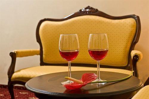 Hotel Maryo Ploiesti Bagian luar foto