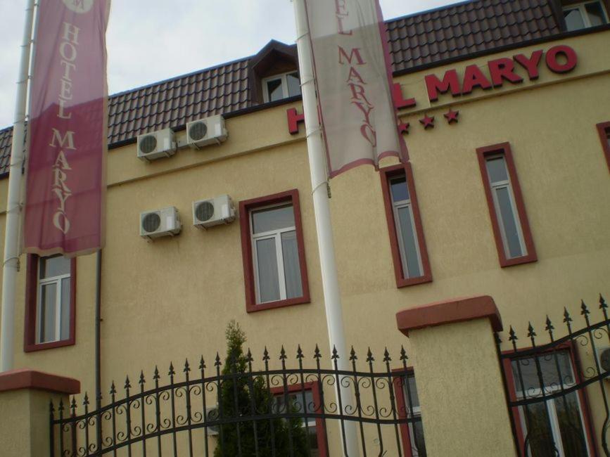 Hotel Maryo Ploiesti Bagian luar foto